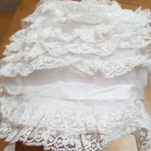 Vintage baby bonnets - 3 white & cream - Picture 5 of 7